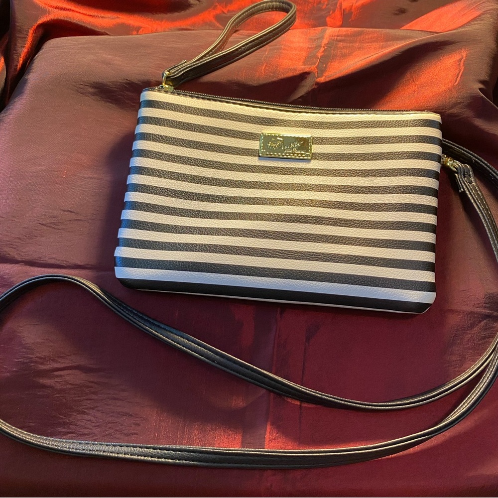 Black and white shoulder bag.
